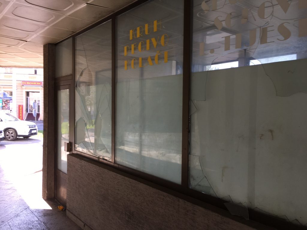 Opasan i ružan poslovni prostor u sklopu zgrade Međimurjepleta