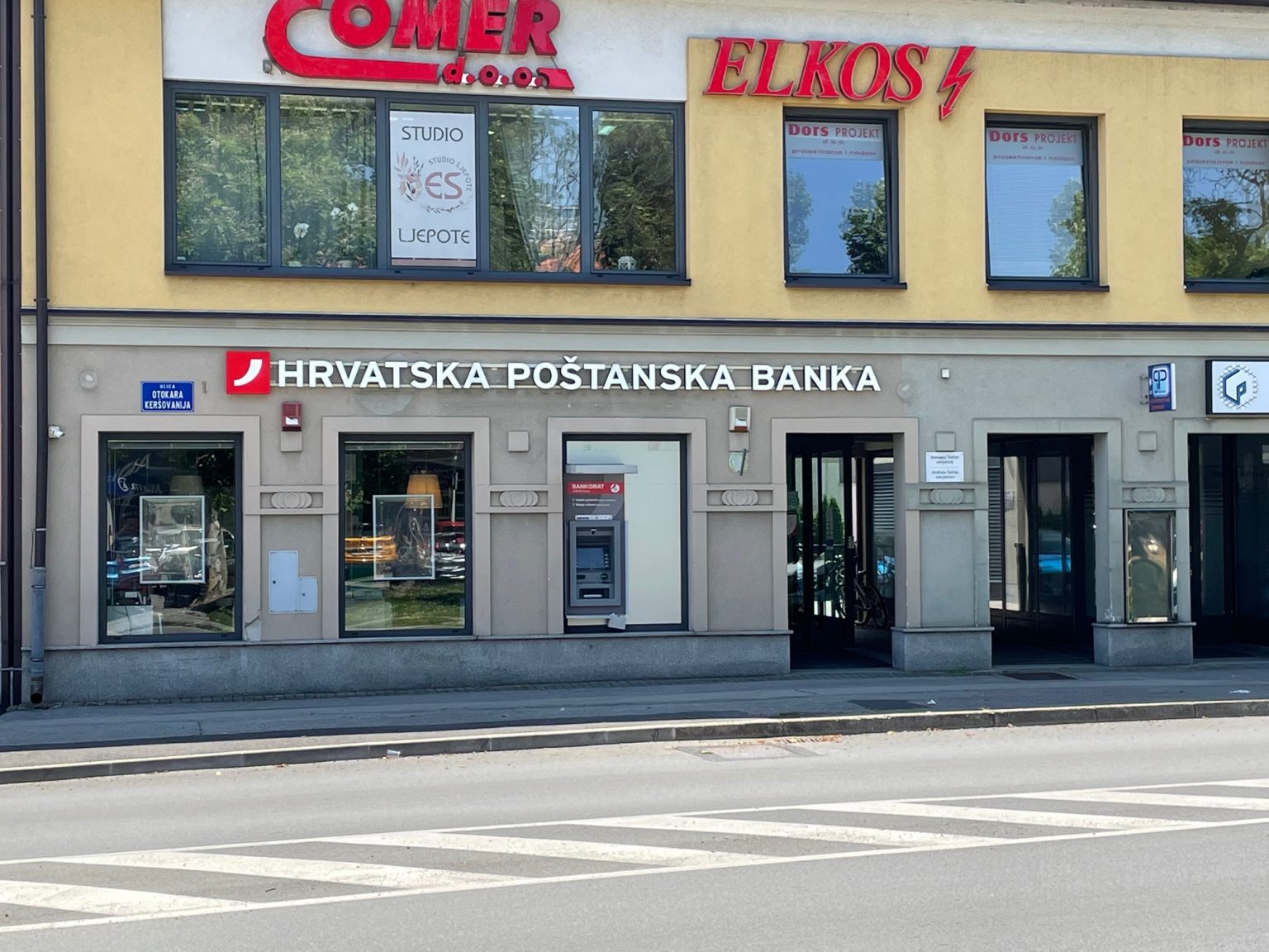 Rineo kompanija montirala natpis za Banku